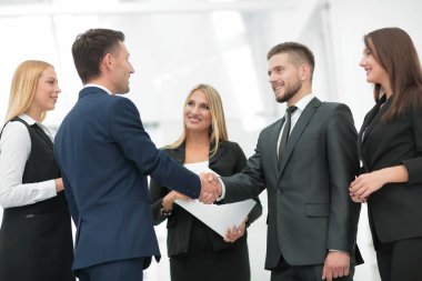 Karşılıklı iş ortakları ve iş takım toplantısı Office