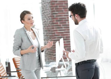 iş kadın asistanı ile söz