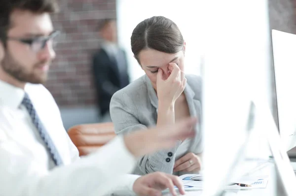 Kobieta biznesu sfrustrowany w miejscu pracy — Zdjęcie stockowe