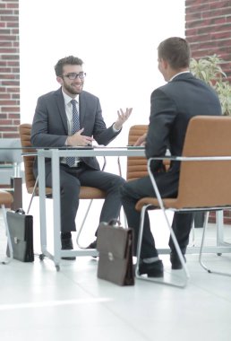 Masa başında iş ortakları