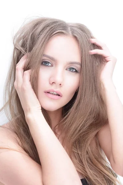 Retrato de jovem menina moderna com cabelos longos — Fotografia de Stock