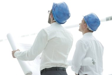 arka view.architect ve boş ekrana bakarak Oluşturucu