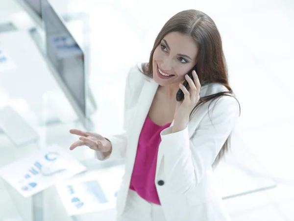 Femmina Manager parlando al telefono — Foto Stock