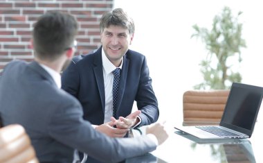 Mutlu iş ortakları belgeleriyle çalışma