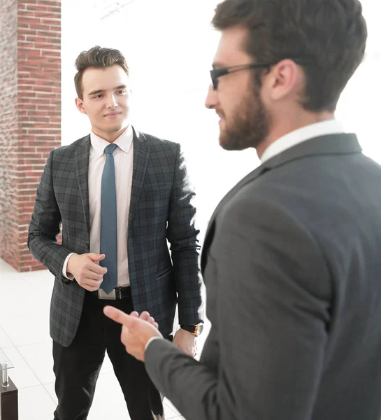 Porträt einer Mitarbeiterin des Unternehmens — Stockfoto