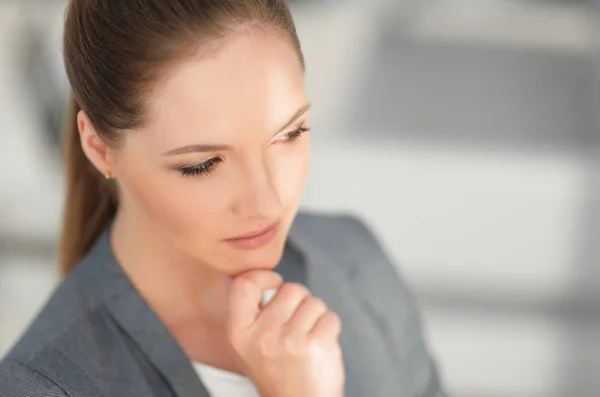 Porträt einer freundlichen Geschäftsfrau. — Stockfoto