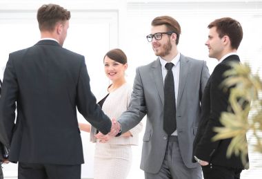 karşılıklı iş ortakları ofiste