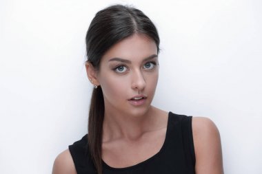 Güzel bir genç kadının portresi..