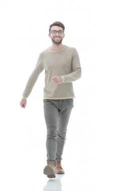 Kendine güvenen delikanlı ileriye