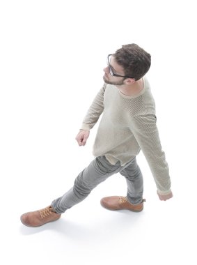 ciddi genç adam önde gidiyor. Perspektif kavramı.