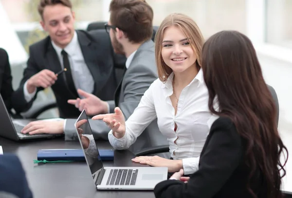 Dipendenti donne in ufficio — Foto Stock