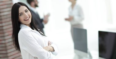 perspektif başarılı genç kadın ofiste