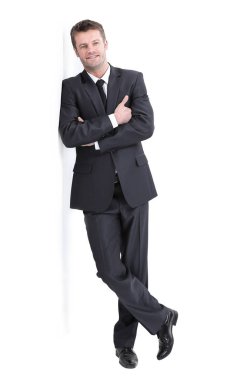 Mutlu iş adam silah üzerinde izole beyaz katlanmış.