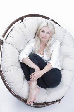 Yukarıdan görüntüleyin. Yakın çekim güzel bir üzücü genç kadının yalan