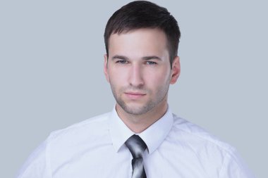 Gri izole bir yakışıklı iş adamı portresi.