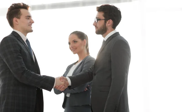 Konzept der Partnerschaft. Geschäftspartner per Handschlag. — Stockfoto