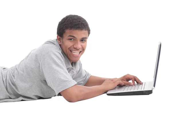 快乐的非洲人，用一台笔记本电脑-白色孤立 — 图库照片