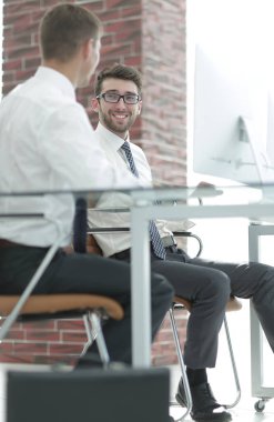 avukat ve istemcinin konuşuyor