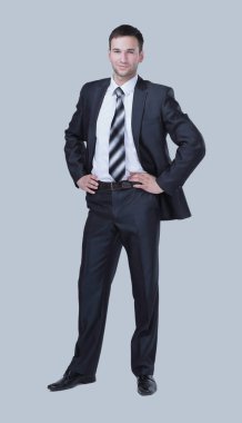 Gri izole tam uzunlukta gülümseyen genç başarılı Yöneticisi