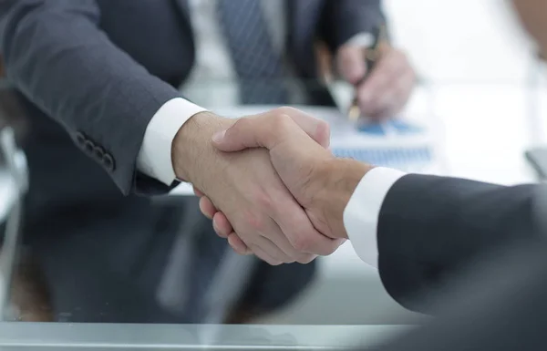 Closeup.handshake de dois empresários — Fotografia de Stock