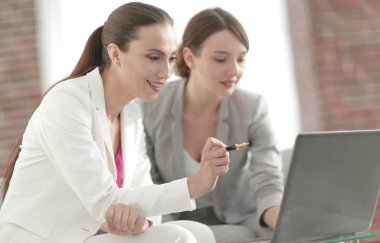 iş ortakları belgeleri ile çalışmak