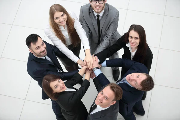 Team di lavoro formato in un cerchio — Foto Stock