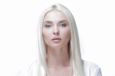 Sarışın düz saç ve gündüz makyaj güzel bir kadınla Close-Up