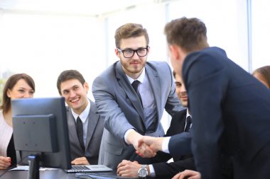 bir iş toplantısında Handshake iş ortakları
