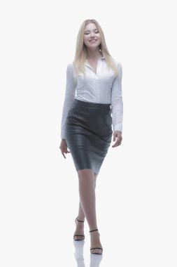 tam büyüme kendine güvenen genç iş kadını portre ileri geliyor.