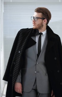 siyah ceket ciddi işadamı portresi