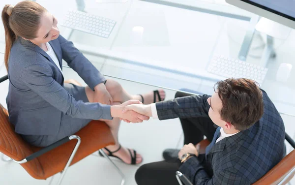 Handshake finansiella partners.view från toppen — Stockfoto