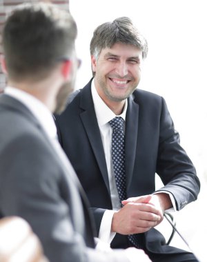 Bir meslektaşım konuşurken bir üst düzey yönetici Close-Up.