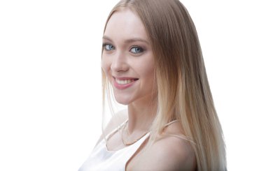 günlük makyaj olan güzel bir kadın portresi.