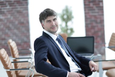 Masada oturan üst düzey Yöneticisi