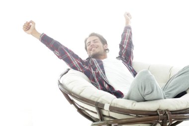 şık adam rahat bir sandalye germe