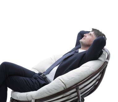 yan görünümü. İşadamı düşünüyor, rahat bir sandalyede oturuyor