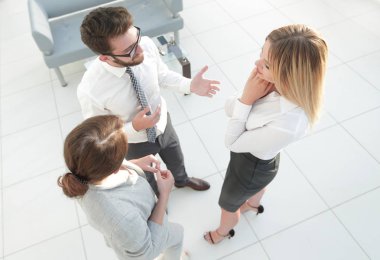 ofiste savunarak top.business ekibinden görüntülemek.