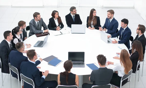 Reunião de parceiros de negócios na sala de conferências . — Fotografia de Stock