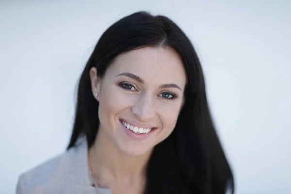 Close-up gezicht van een succesvolle jonge vrouw. — Stockfoto