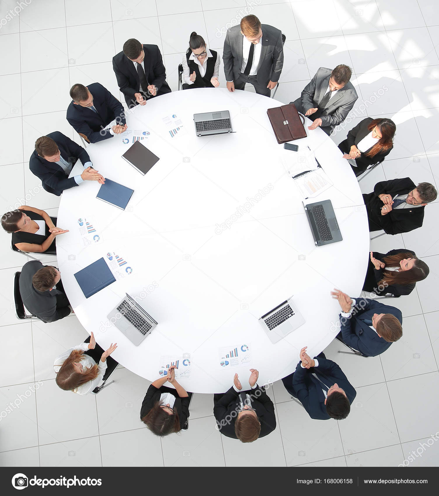 Круглый стол на тему проблем. Круглый стол собрание. Курс введение в предпринимательство. Круглый стол технология. Внимание начало курсов.