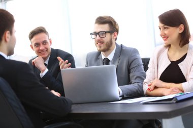 Office İstemci Yöneticisi ile iletişim kurar