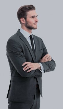 Tam takım gülümseyen içinde başarılı genç adam. Tarafına arıyorsunuz.