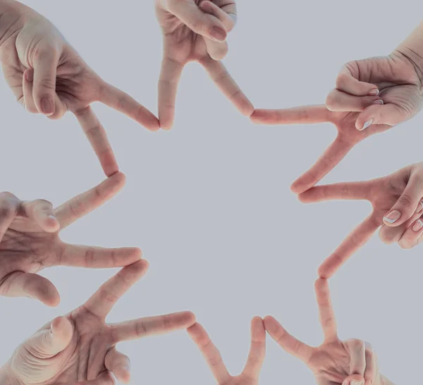 Empresários unindo as mãos em um círculo no escritório — Fotografia de Stock