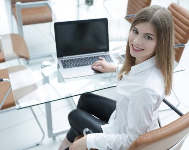 Kameraya bakarak arka view.female Yardımcısı.