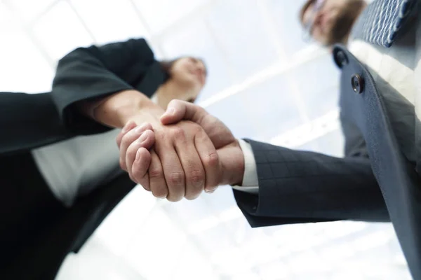 Conceito de reunião de parceria empresarial. Imagem homem de negócios handsha — Fotografia de Stock