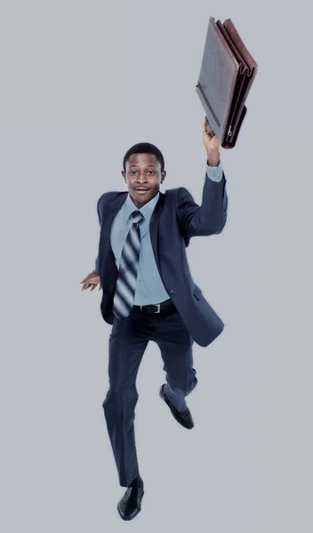 Uomo d'affari che corre con una valigetta, isolato su sfondo bianco — Foto Stock