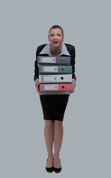 Tankeväckande affärskvinna i kostym med mapp — Stockfoto