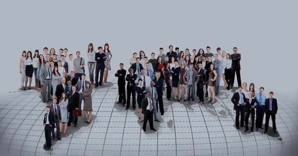 Команда деловых людей с картой мира