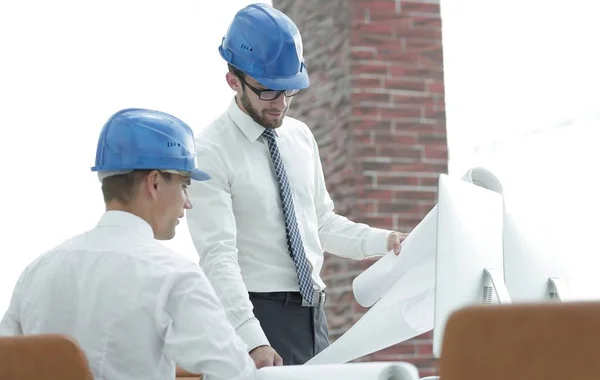Architect and construction foreman to discuss a new project — Stock Photo, Image