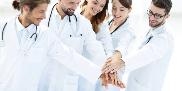 Vrolijke artsen zijn trots op hun teamwerk — Stockfoto